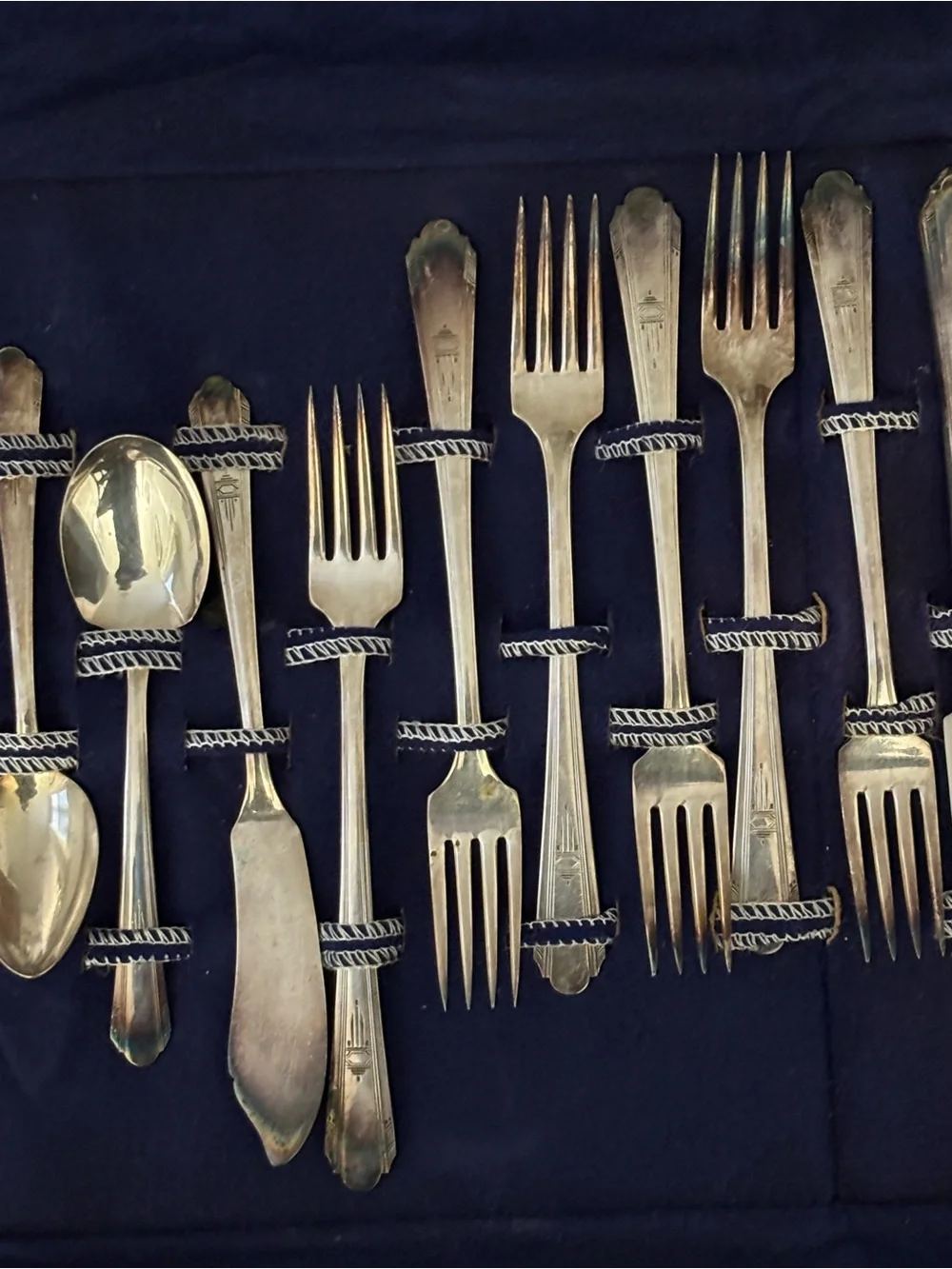 WM A Rogers Oneida Stainless Flatware Paramount 1933, 24 Pieces In Original Case